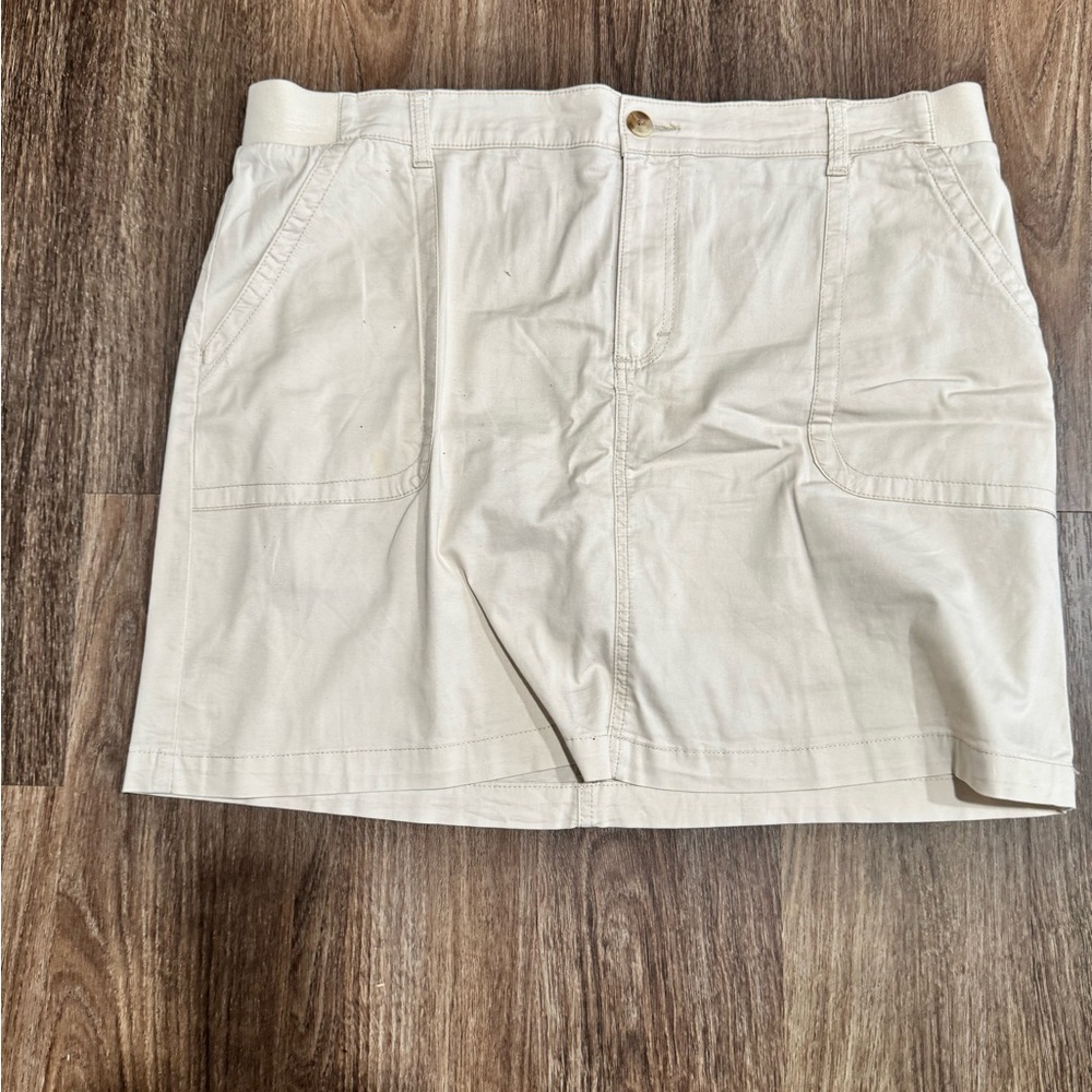 Lee Brand Casual cream Women's Skort. Size 16